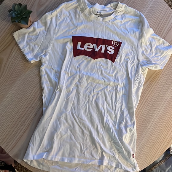 Women’s Levi’s T-Shirt - Picture 1 of 4